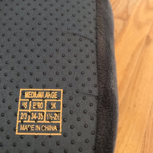 Boy’s Shark 🦈 Slippers Size 1 1/2 - 2 1/2 - Picture 5 of 8